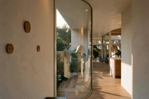 J&B House Collaroy – Curved Picture Window