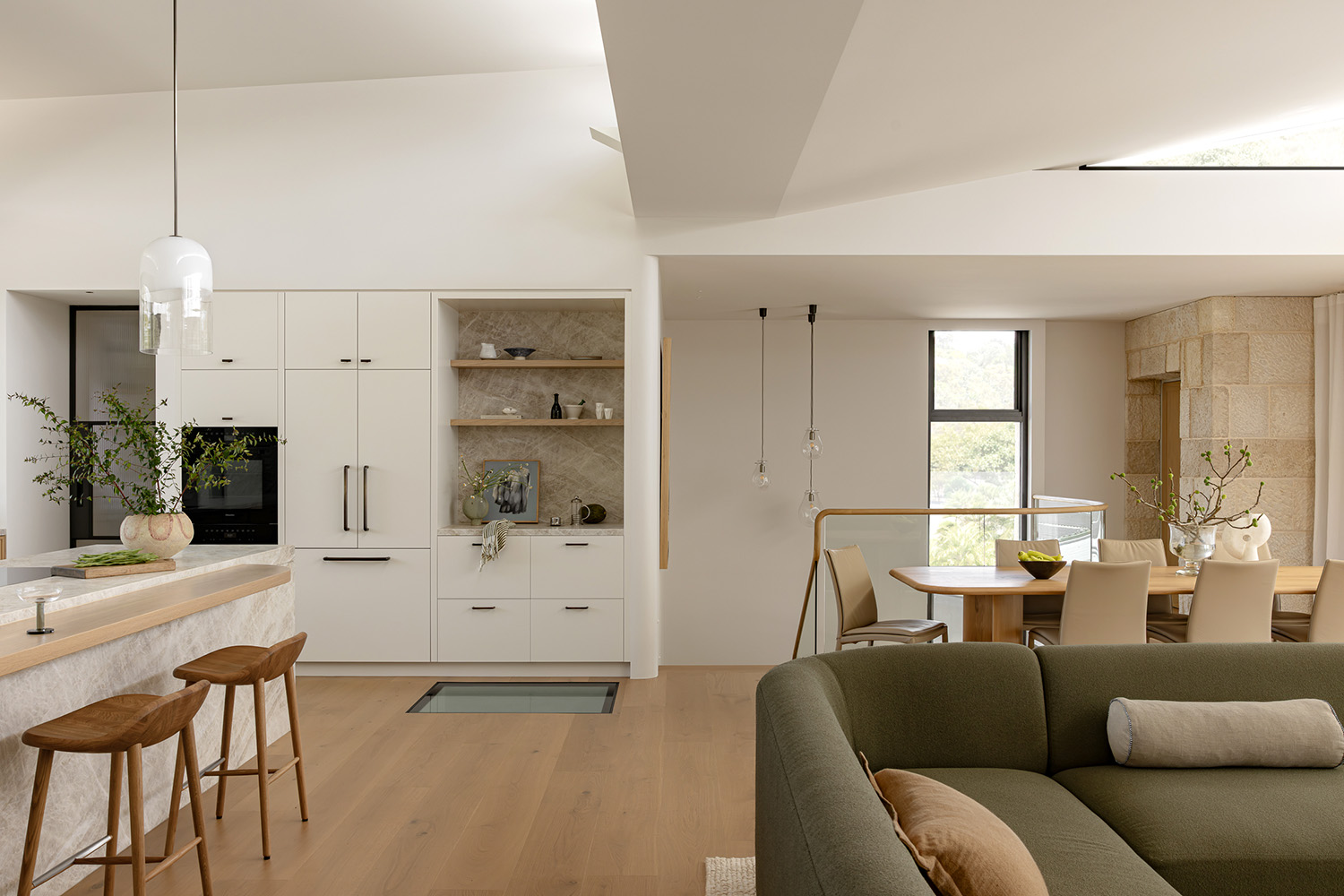 Modern coastal interior design – N&H House Kitchen Living with Lift