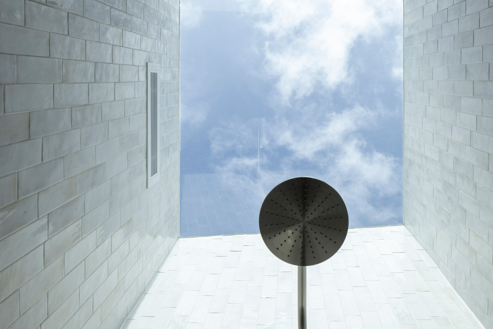 J&M Mid-Century Modern House – Shower Skylight