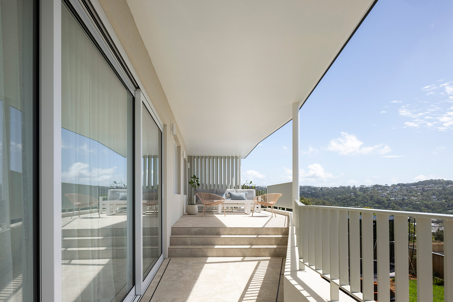 J&M Mid-Century Modern House – Balcony